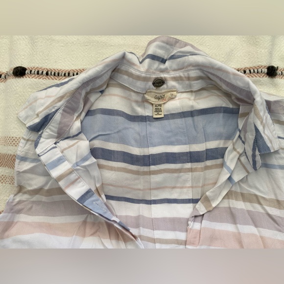 Cupio Collared button up Tank Top - Picture 2 of 3